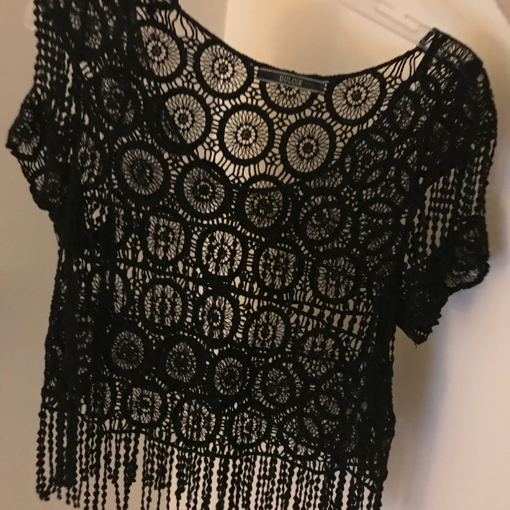 Dillards/Dulcie Crotchet Fringe Top